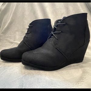 TJ - velvet wedge ankle booties